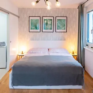 Apartment & Cozy - 15 Min To Center