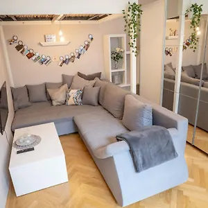  Appartamento Cozy Modern Nest In The Heart Of With Netflix