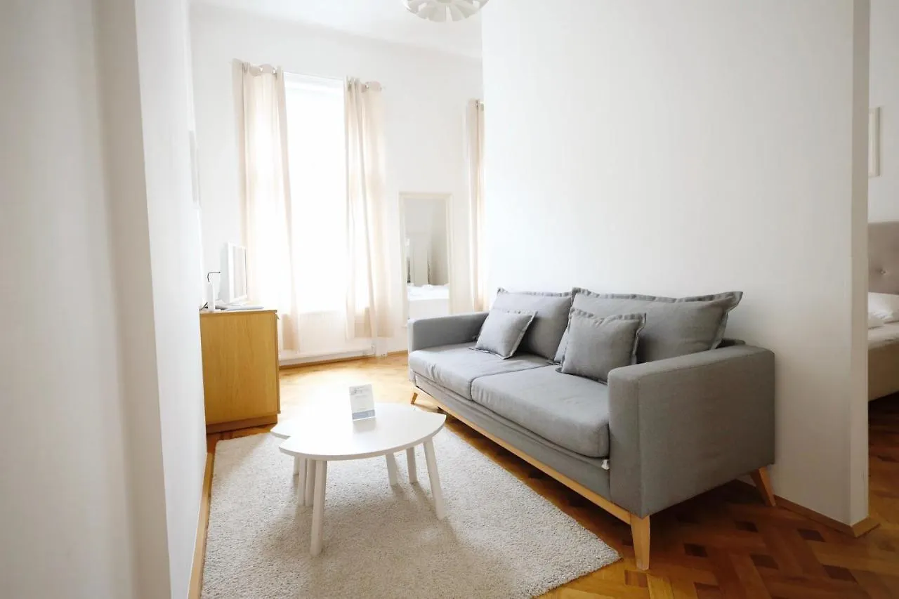 Heymi Apartments In City Center Bécs 0*,