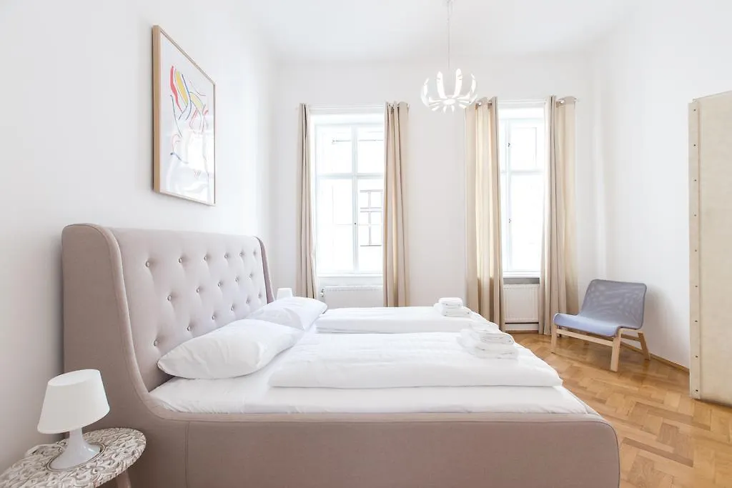 Heymi Apartments In City Center Viena Austria
