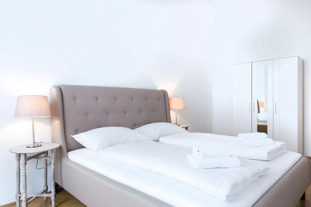 Heymi Apartments In City Center Viena