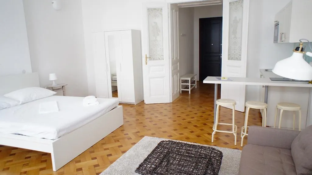 Heymi Apartments In City Center Viena 0*,