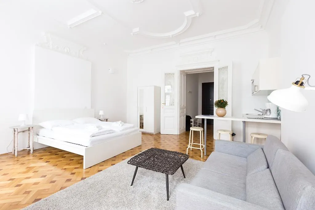 Heymi Apartments In City Center Viena