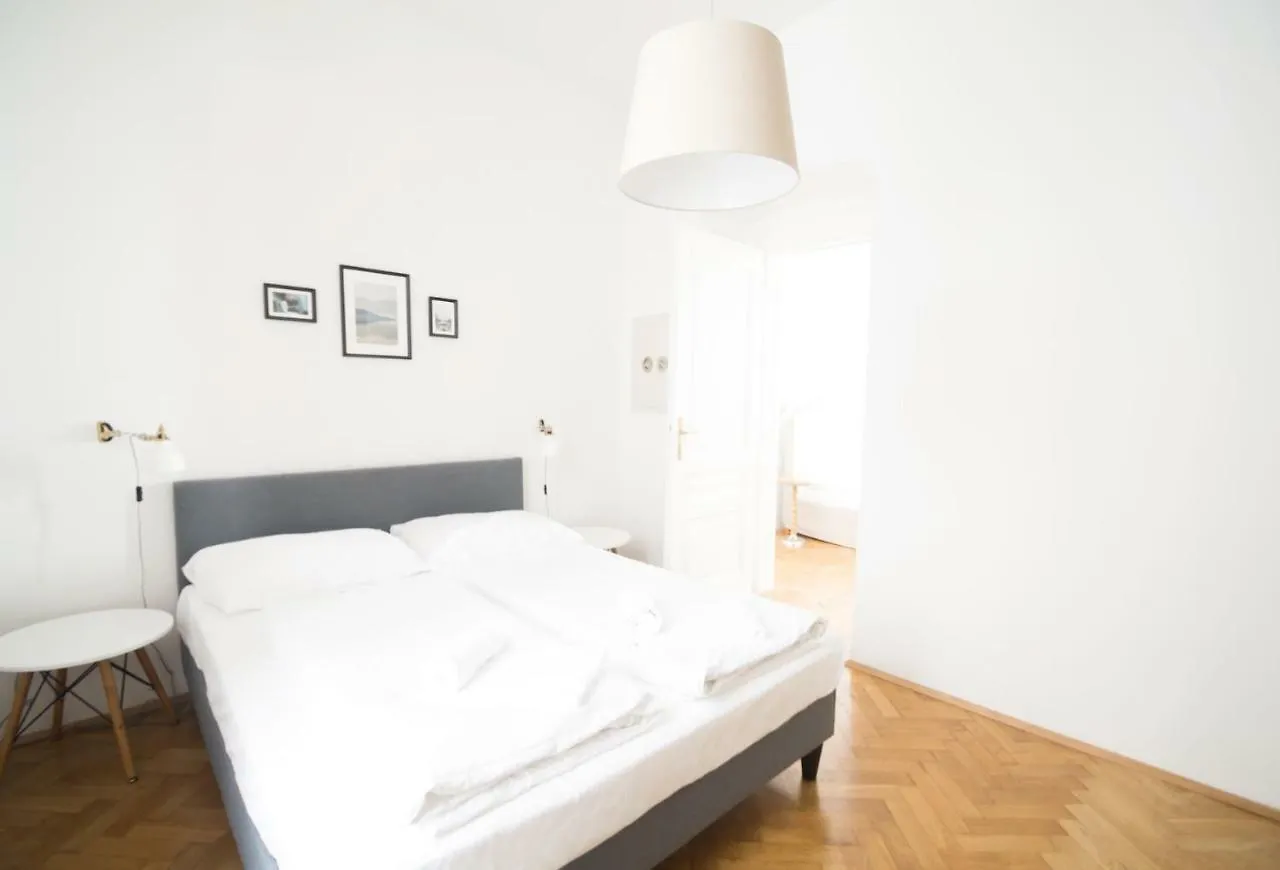 Heymi Apartments In City Center Wenen